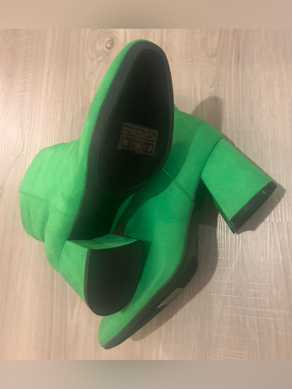 BAMBOO Bright Green Suede Block Heel Ankle Boots, Size 8.5